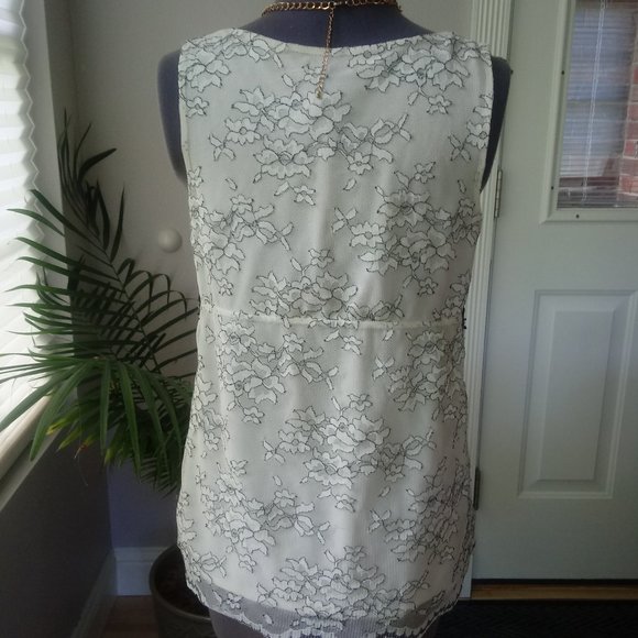 NY&Co Embroidered and Beaded Lace Tank - Picture 5 of 8